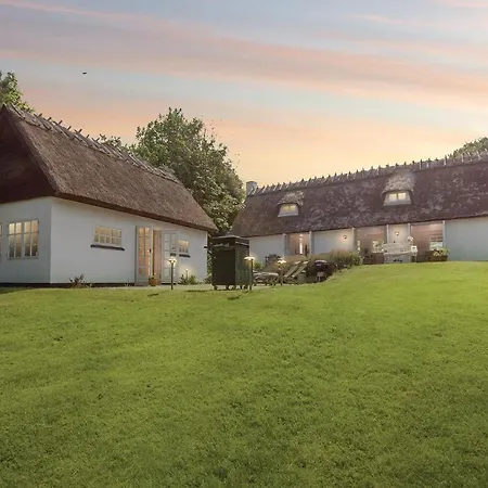 Three-bedroom In Stege