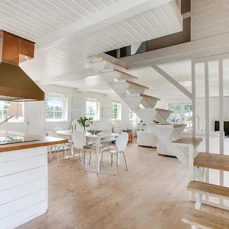 Three-bedroom In Dom wakacyjny Stege
