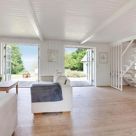 Three-bedroom In * Stege