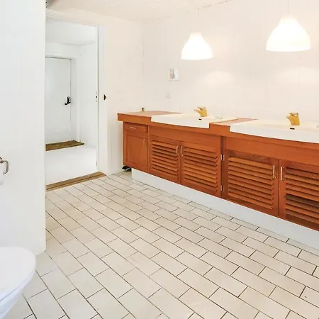 Three-bedroom In Dom wakacyjny Stege